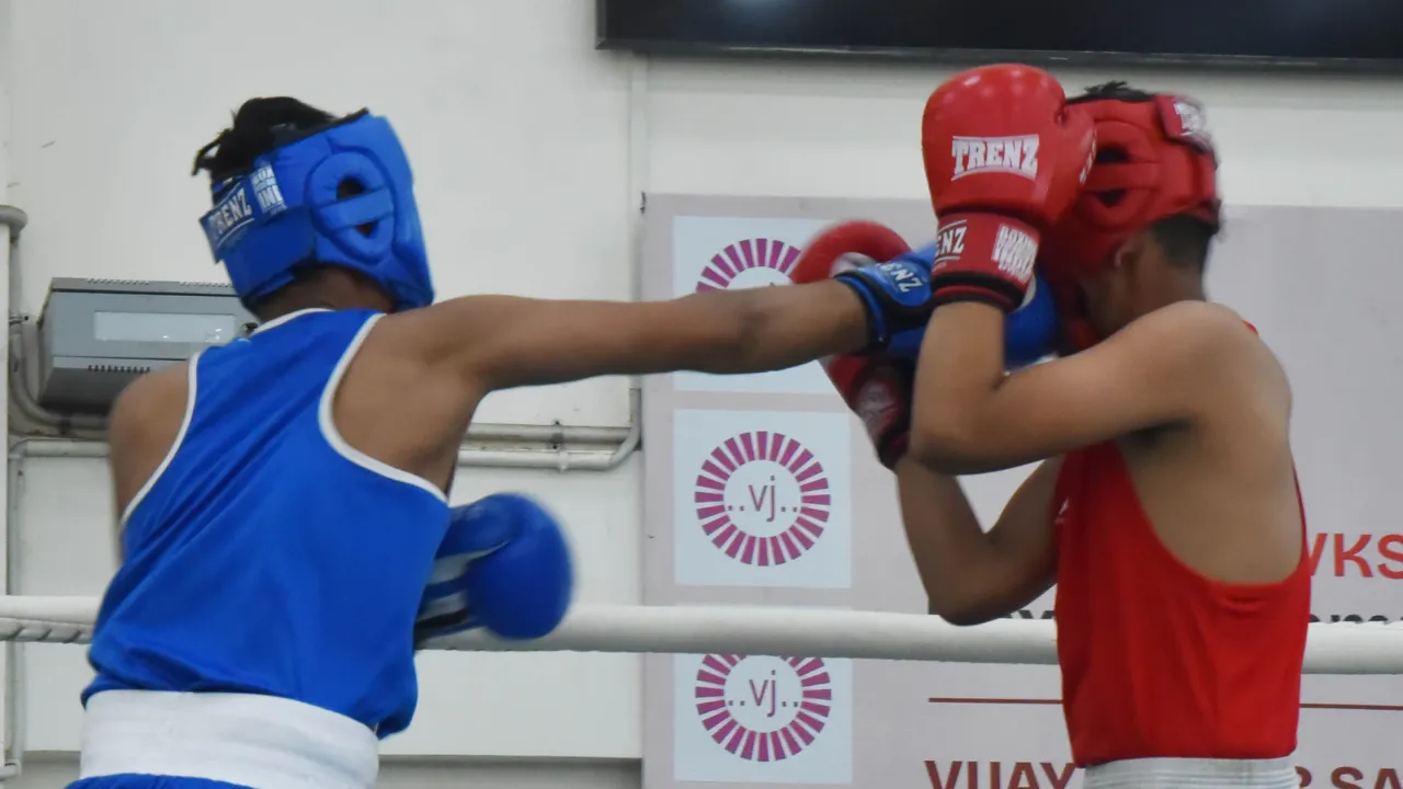 District Boxing Championship: खिलाड़ियों ने दिखाया पंचों का दम,  फाइनल में पहुंचे ये खिलाड़ी