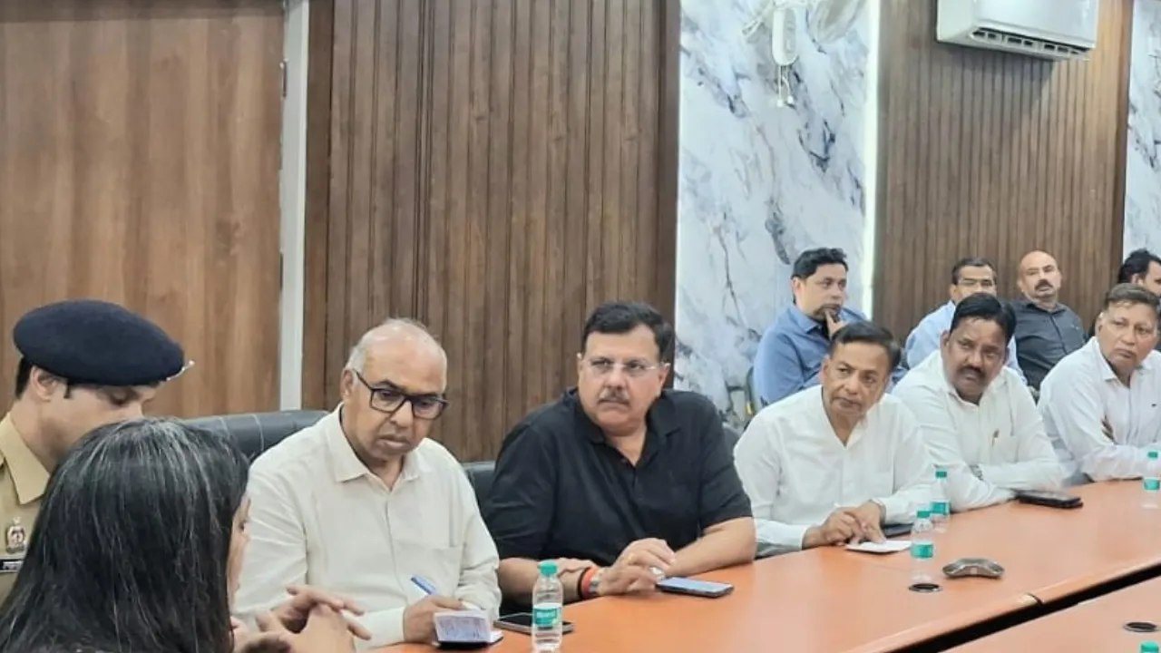 गौतमबुद्धनगर में औद्योगिक तनाव सुलझाने को बनी उच्च स्तरीय समिति,  श्रमिक-उद्यमी संवाद पर रहेगा जोर 