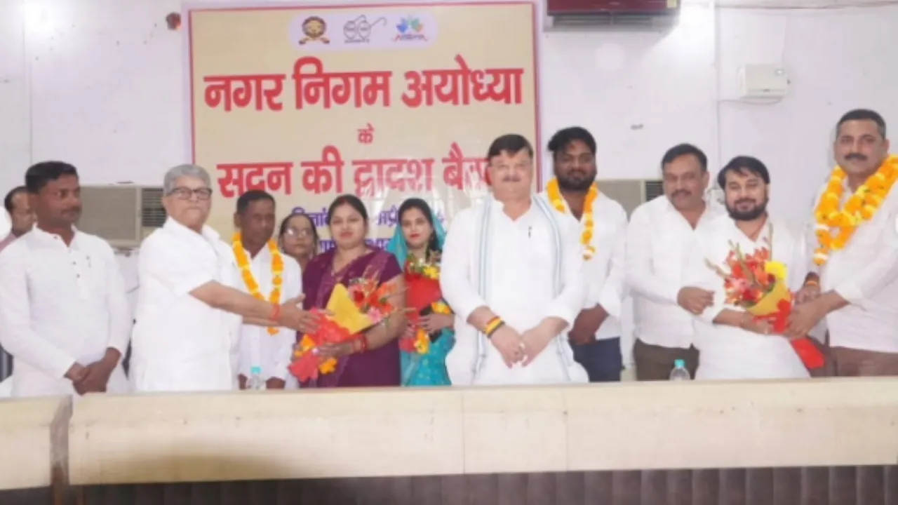 अयोध्या नगर निगम में अब 70 पार्षद,महापौर गिरीशपति ने 10 नामित पार्षदों को दिलाई शपथ