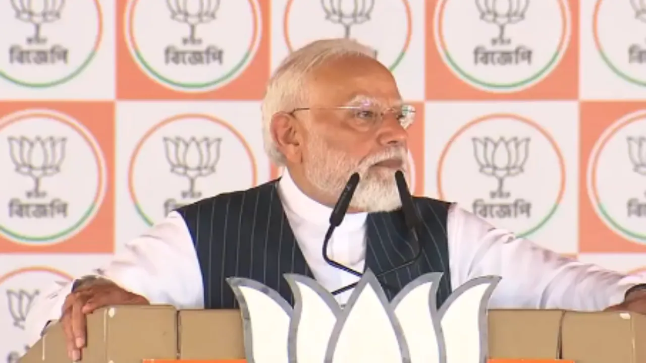 ‘TMC ने बंगाल की बेटियों के साथ किया विश्वासघात’: विष्णुपुर में पीएम मोदी का तीखा हमला, महिलाओं के आरक्षण पर साजिश का आरोप