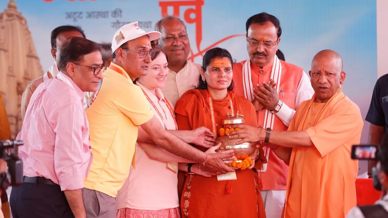 सीएम योगी ने लखनऊ से ‘सोमनाथ स्वाभिमान यात्रा’ की शुरुआत, कहा- सदियों के आक्रमणों के बावजूद अडिग है सनातन आस्था