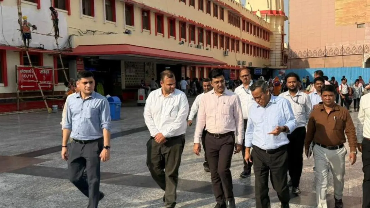 रेल यात्री सुविधाओं और राजस्व वृद्धि पर हुई चर्चा, PCCM ने उत्तर रेलवे के सभी मंडलों के अधिकारियों संग की बैठक