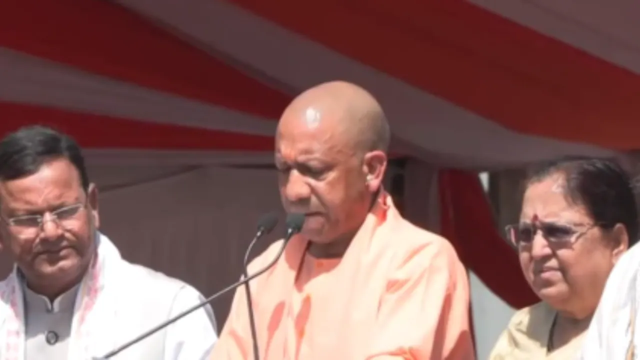 महिला आरक्षण मुद्दे पर सीएम योगी ने निकाली ‘जन आक्रोश महिला पद यात्रा’, कांग्रेस और SP को बताया महिला विरोधी