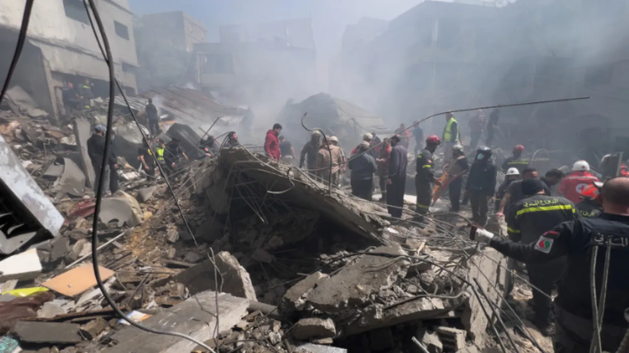 तेहरान में तबाही: रिहायशी इमारत पर हमले में 13 लोगों की मौत, शरीफ यूनिवर्सिटी क्षतिग्रस्त