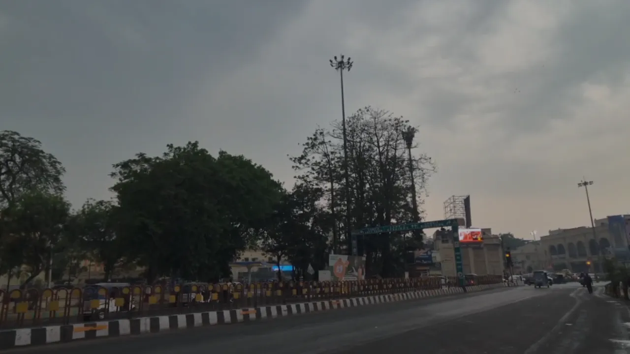 Lucknow Weather News: रिमझिम बारिश ने दी चिलचिलाती गर्मी से राहत, 50 जिलों में IMD ने जारी किया अलर्ट