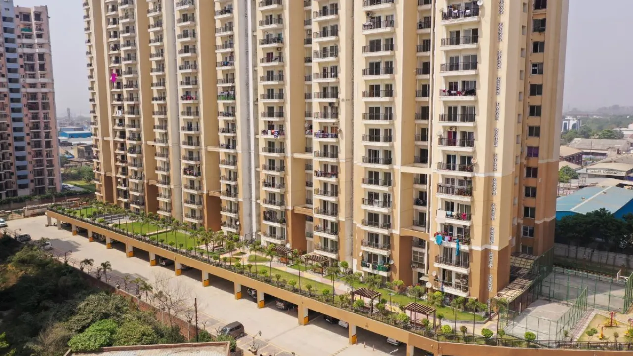 श्रमिकों के लिए बड़ी खुशखबरीः नोएडा में 4 जगहों पर  बनेंगे आधुनिक आवास-हॉस्टल, 1 मई से स्कीम शुरू