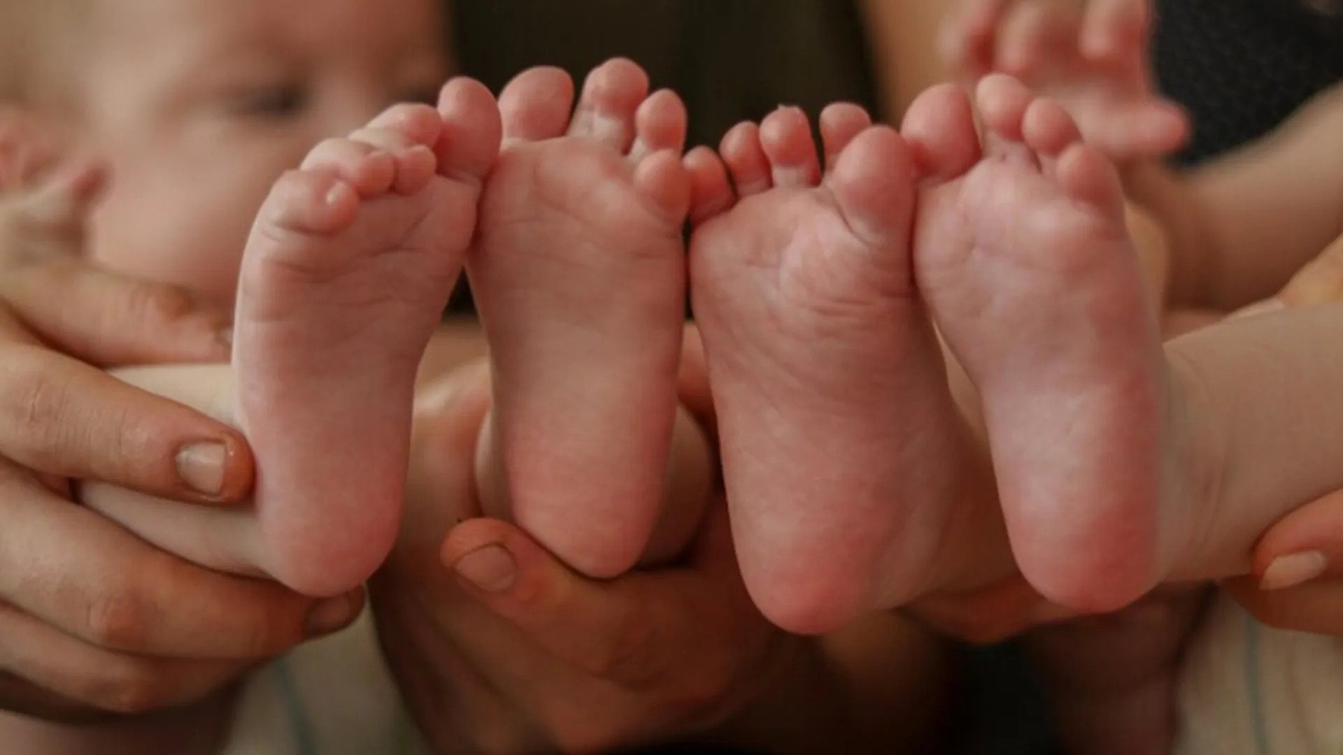 Bareilly दुर्लभ डिलीवरी...एक साथ गूंजीं तीन किलकारियां, महिला ने तीन बच्चों को दिया जन्म