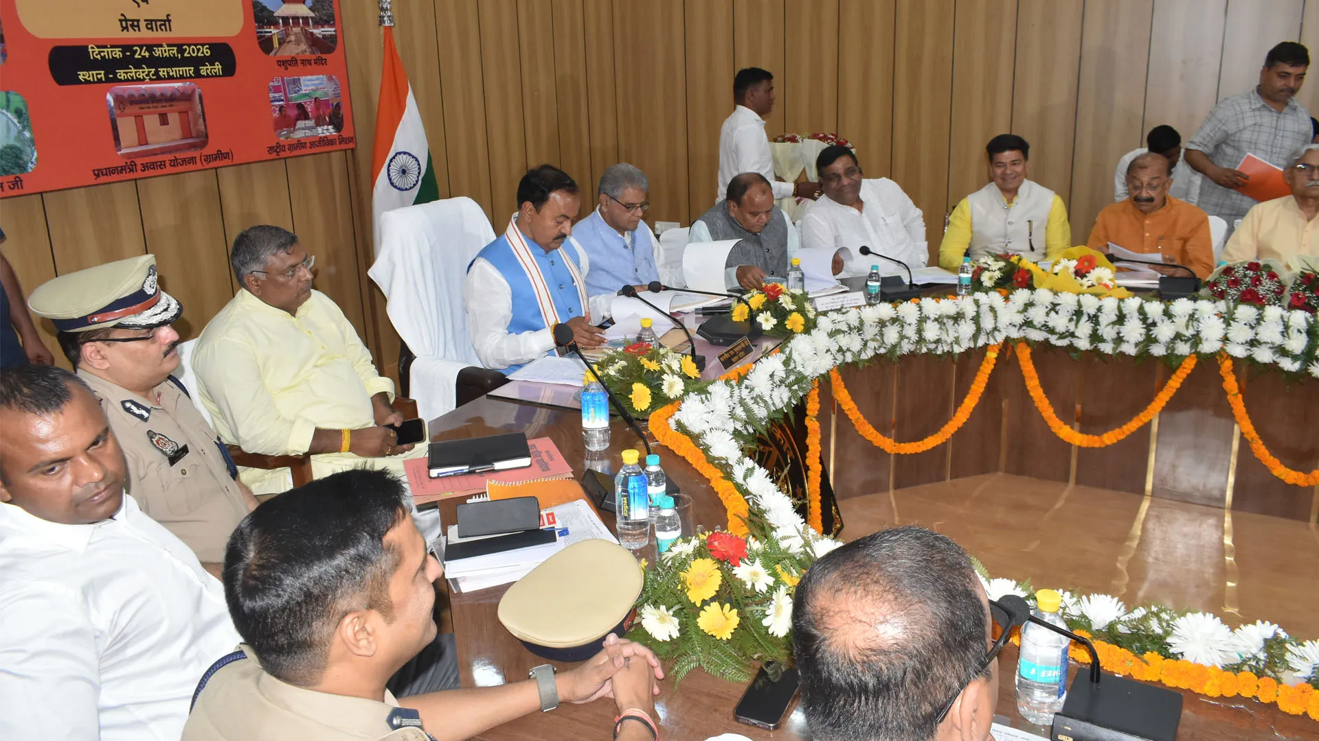 Bareilly: शिकायतों पर चढ़ा डिप्टी सीएम का पारा, कई पर गिरेगी गाज, जनप्रतिनिधियों ने खोले शिकायतों के पुलिंदे