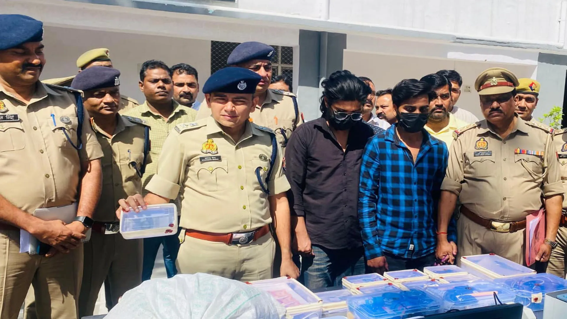 UP: फेक करेंसी पर रामपुर पुलिस का वार...4.88 लाख की नकली नोटों समेत दो गिफ्तार