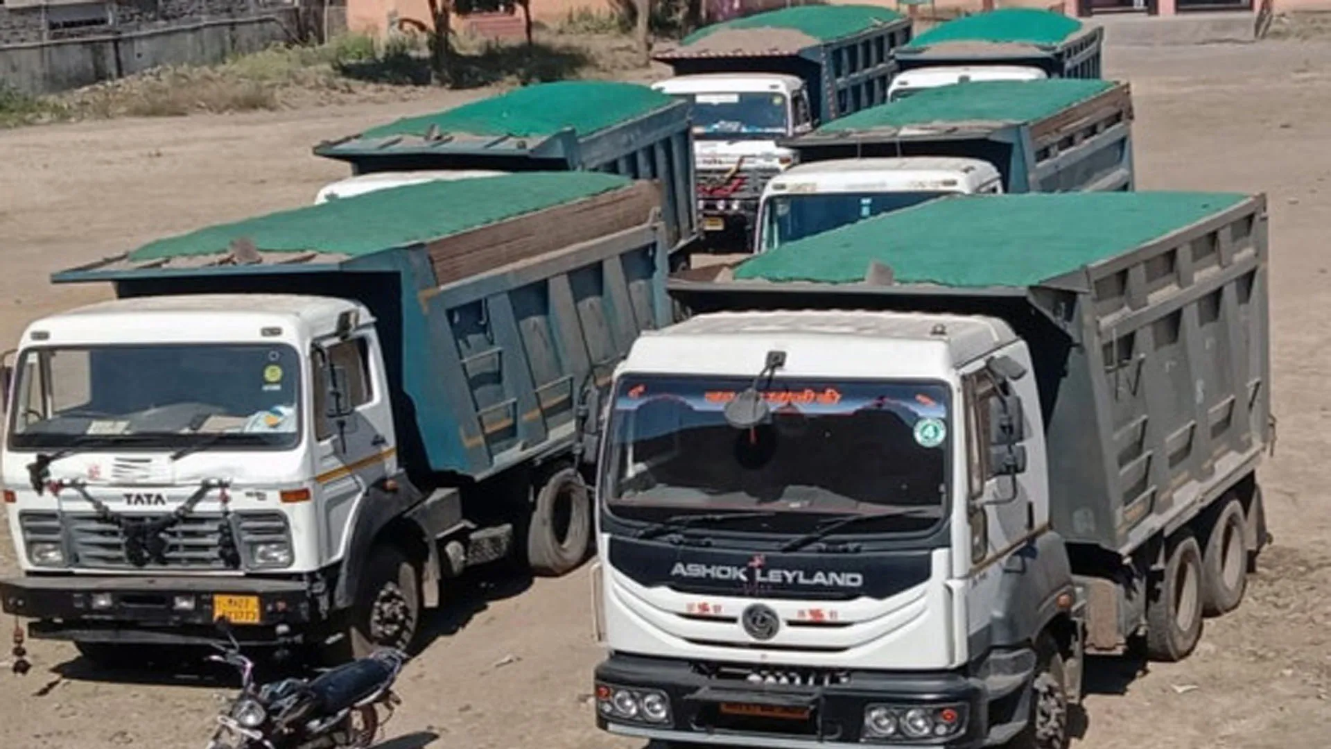 Bareilly:बिना रॉयल्टी यूपी में घुस रहे ओवरलोड ट्रक व डंपर, मुख्यमंत्री तक पहुंची शिकायत