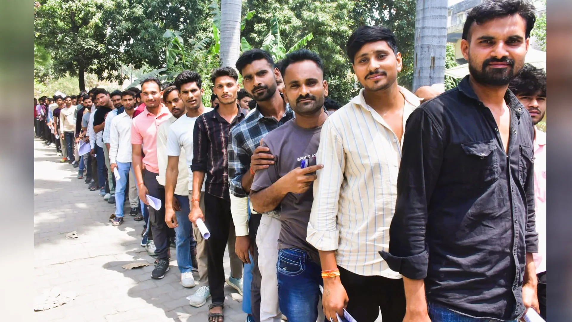 Moradabad:होमगार्ड भर्ती परीक्षा के पहले दिन जटिलता में उलझे परीक्षार्थी