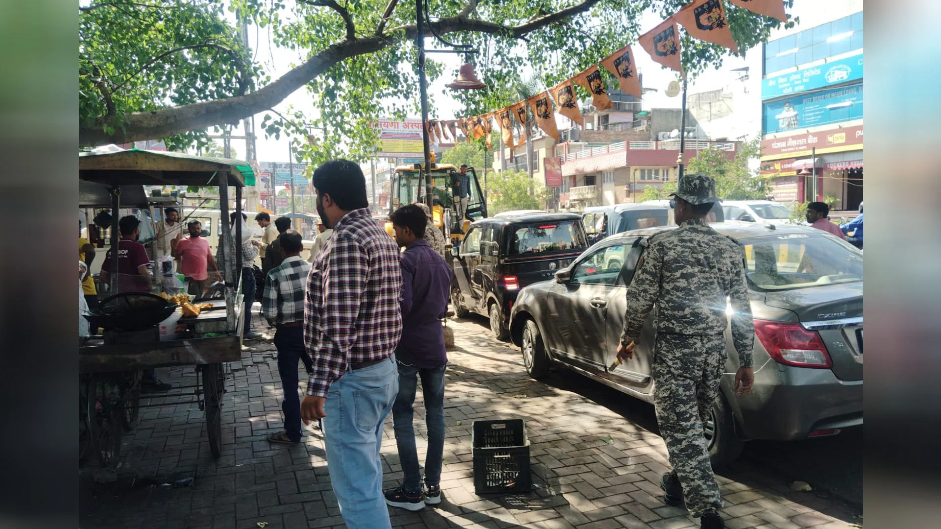 Bareilly:सिविल लाइंस और रामपुर गार्डन में अवैध कब्जों पर चला बुलडोजर