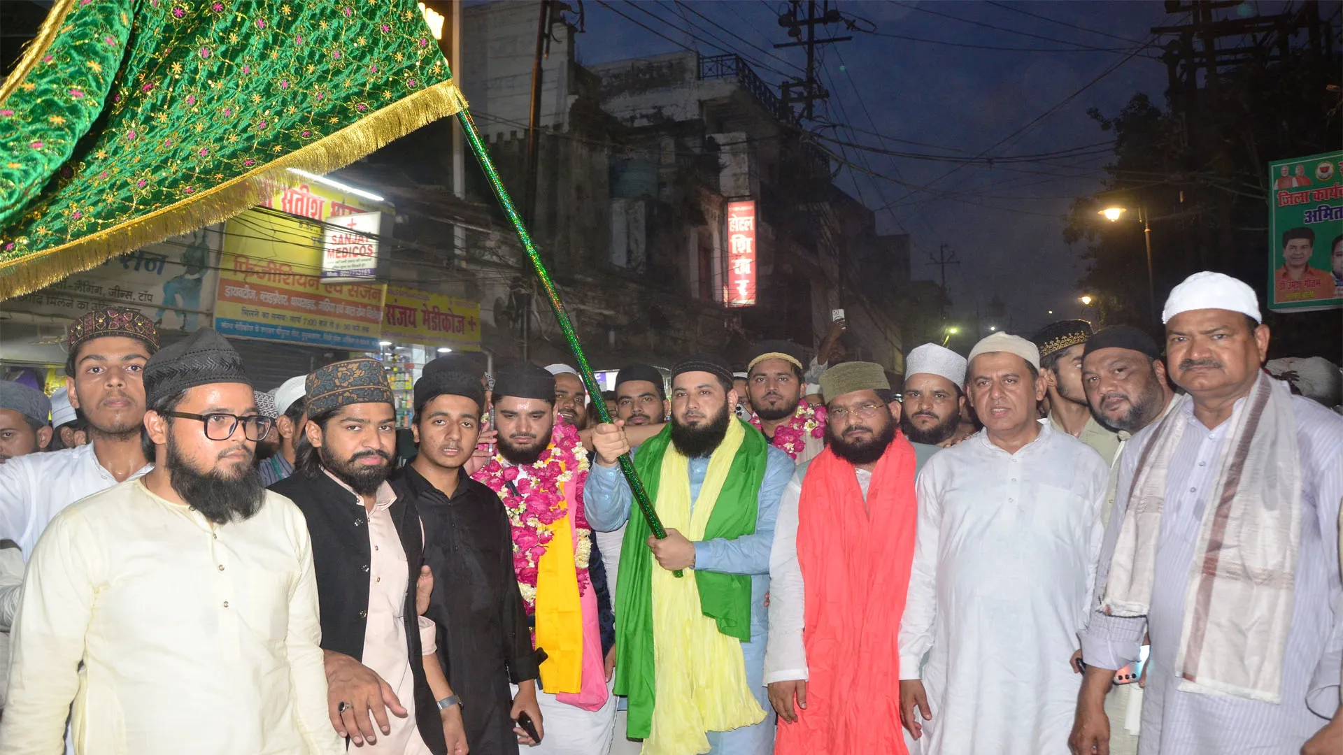 Bareilly: अजहरी परचम से उर्स ए ताजुश्शरिया का आगाज, सज्जादानशीन मुफ्ती असजद मियां ने अदा की रस्म