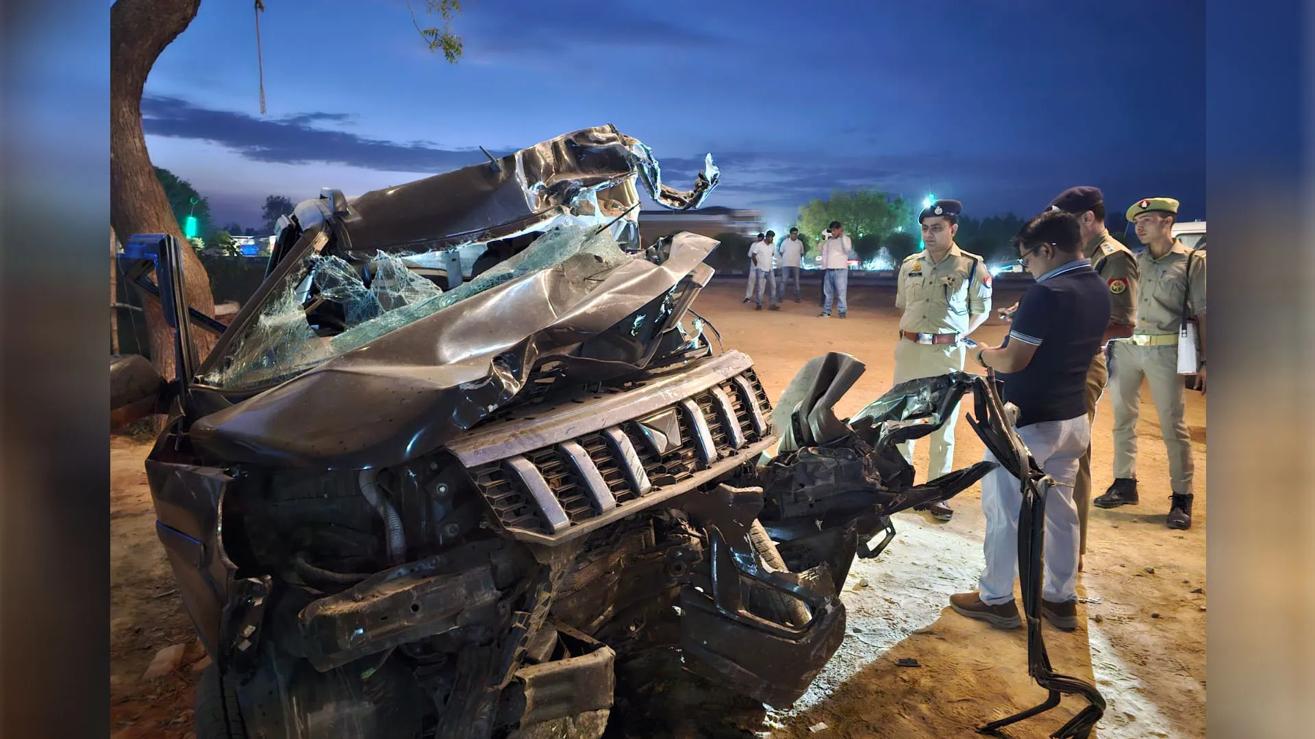 हाइवे हादसा : कार की ओवरस्पीड बनी काल, एयरबैग भी नहीं बचा सके जान