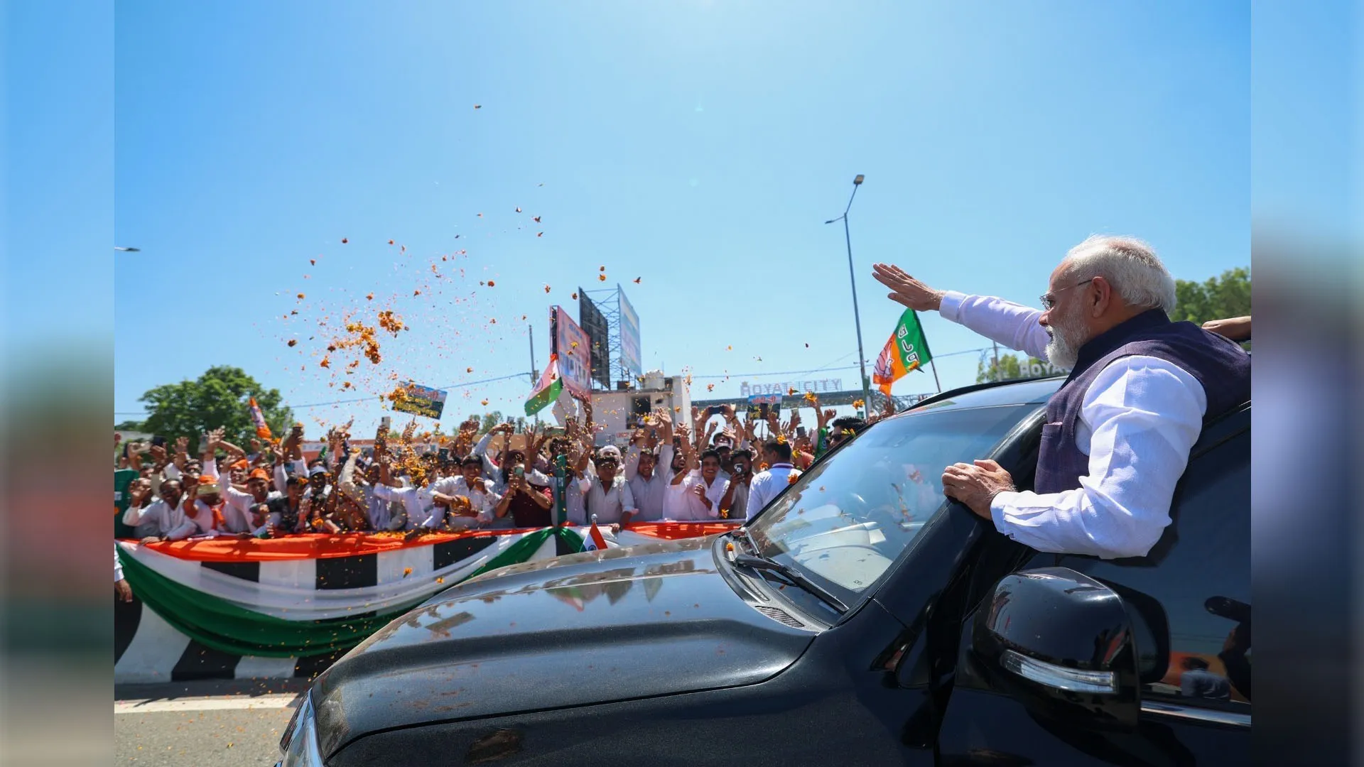 Uttrakhand: मोदीमय हुआ देहरादून, प्रधानमंत्री का 12 किमी लंबा रोड शो, भव्य स्वागत