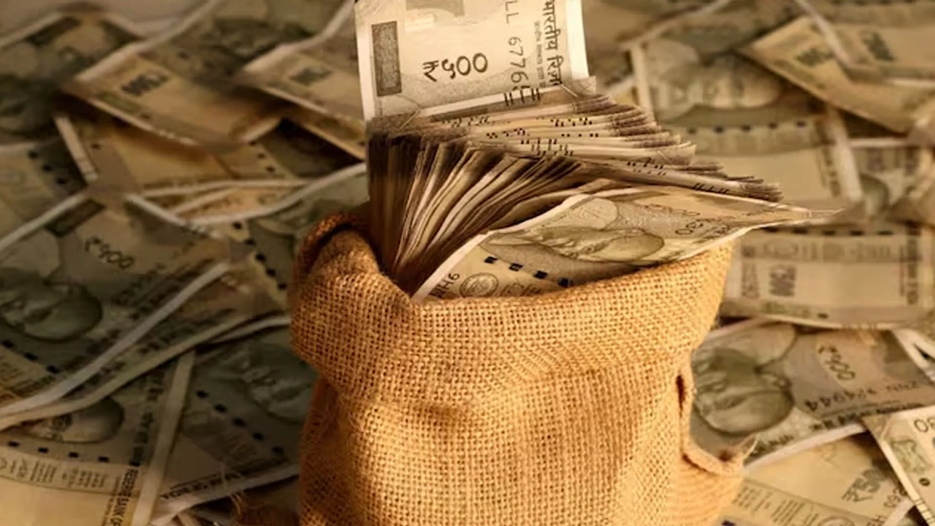 Moradabad: छात्रवृति के चार करोड़ रुपये लौटाए, मची खलबली, आठ हजार बच्च प्रभावित 