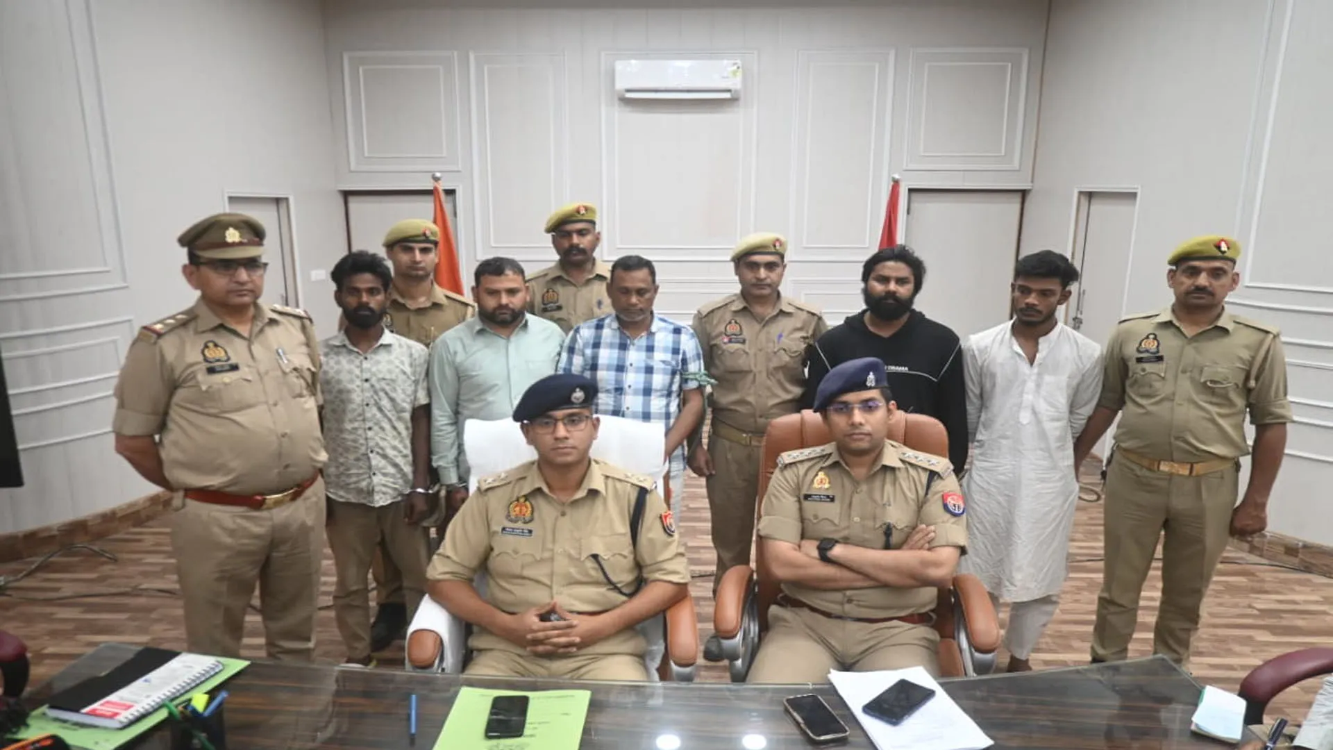 Bareilly: साइबर ठगों का मिला चाइनीज कनेक्शन, डॉक्टर सहित 5 गिरफ्तार