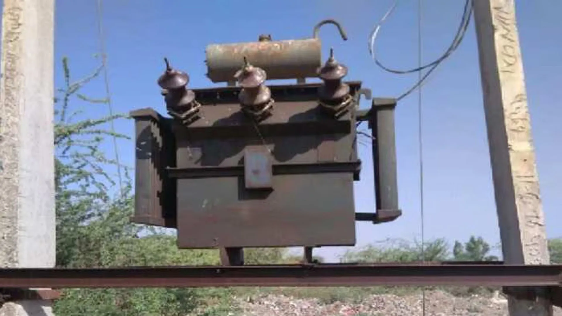 Bareilly: 60 से अधिक ट्रांसफार्मर फुंके...वसूली एक भी अफसर से नहीं, हवा में उड़ाया आदेश