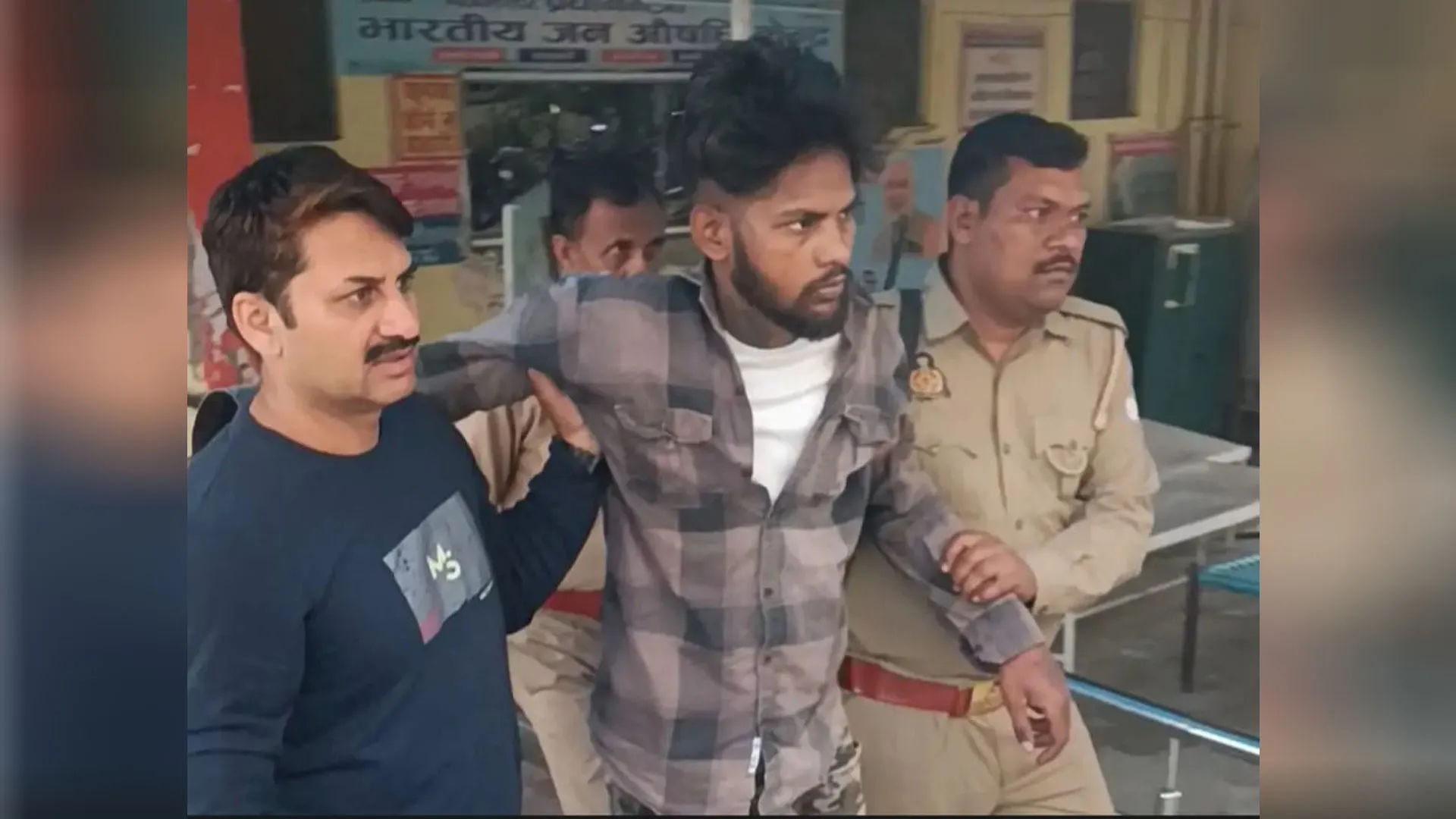 Rampur: चलती ट्रेन में लूटपाट करने वाले चार बदमाश मुठभेड़ में गिरफ्तार, एक के पैर में लगी गोली