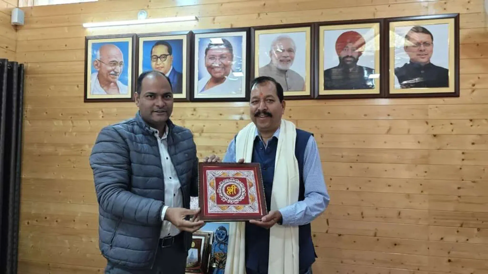 Uttrakhand: गुलदार से भिड़कर दो लोगों की जान बचाने वाले राजेंद्र धामी सम्मानित