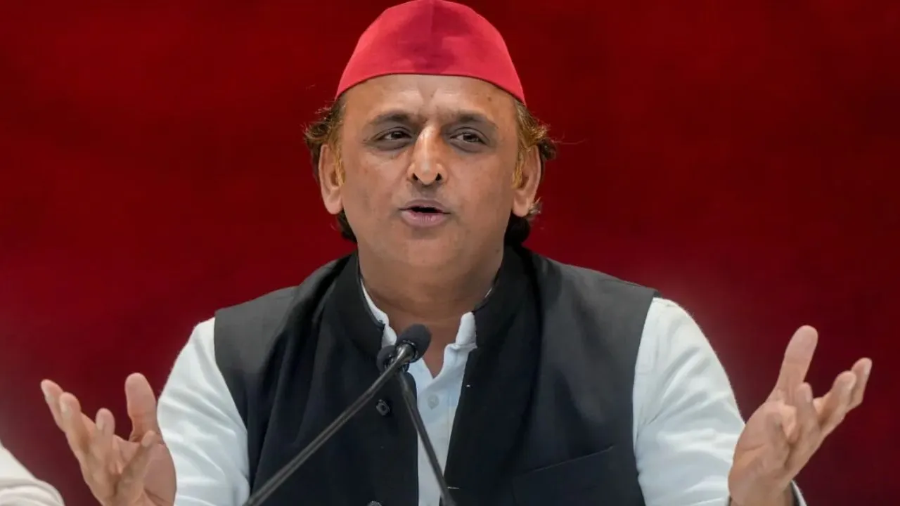 फतेहपुर मेंं अखिलेश यादव पर भड़का मुस्लिम समाज,  जातिवाद का आरोप लगाकर फूंका पुतला 