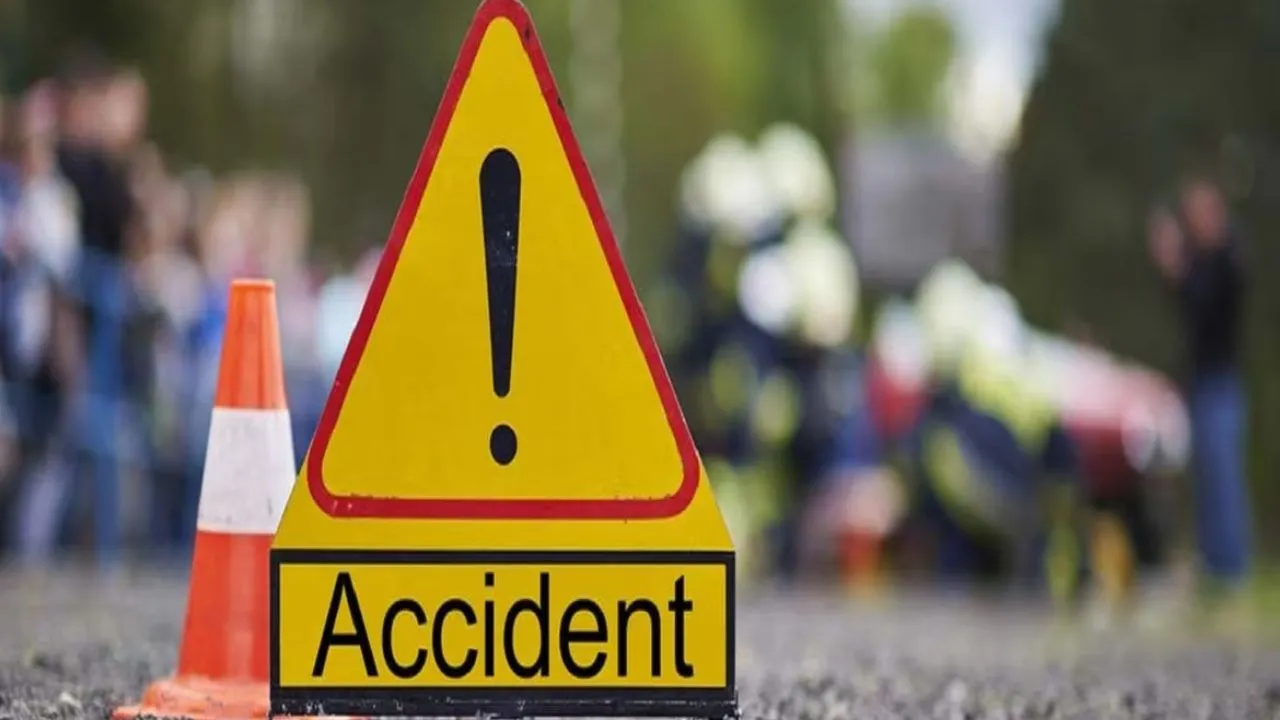  मिर्जापुर में सड़क हादसा :  ट्रक की टक्कर से तीन लोगों की मौत, जांच में जुटी पुलिस  