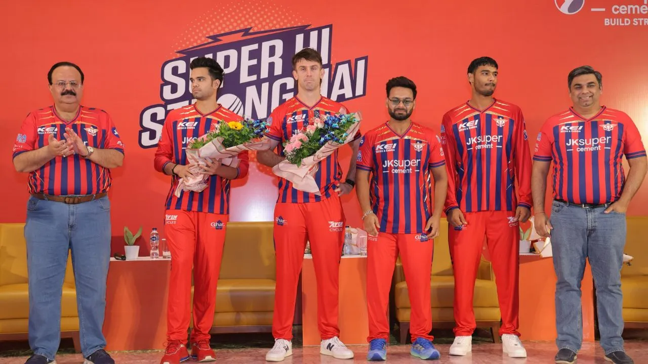 मैच नहीं पर दिल जरूर जीतें.... LSG सितारों की झलक पाने उमड़ी भीड़, सेल्फी लेने की लगी होड़