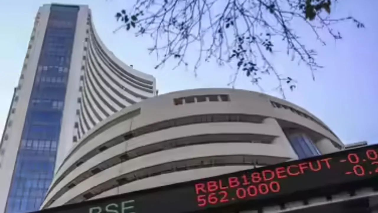 Stock Market Closed : आईटी सेक्टर में भारी बिकवाली, एक हजार अंक लुढ़का सेंसेक्स; निफ्टी को हुआ नुकसान 