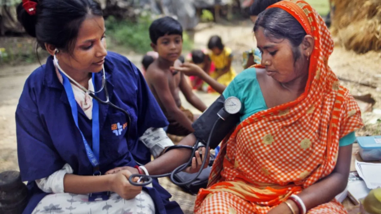 NSO की रिपोर्ट में खुलासा,  भारत में हेल्थ इंफ्रास्ट्रक्चर ने रचा इतिहास, आम लोगों की जेब पर बोझ घटा