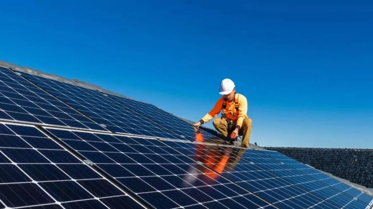  सोलर क्रांति में लखनऊ शीर्ष पर ... सूरत को पछाड़कर बनाया राष्ट्रीय रिकॉर्ड, रूफटॉप संयंत्रों की कुल संख्या 87 हजार के पार