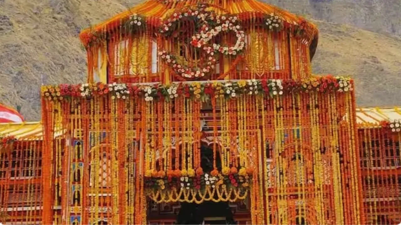  कल खुलेंगे बाबा बदरीनाथ के कपाट,  फूलों से सजाया गया है सिंहद्वार..यात्रा मार्गों पर पुलिस मोबाइल मोटरसाइकिल टीमें रहेगीं तैनात 