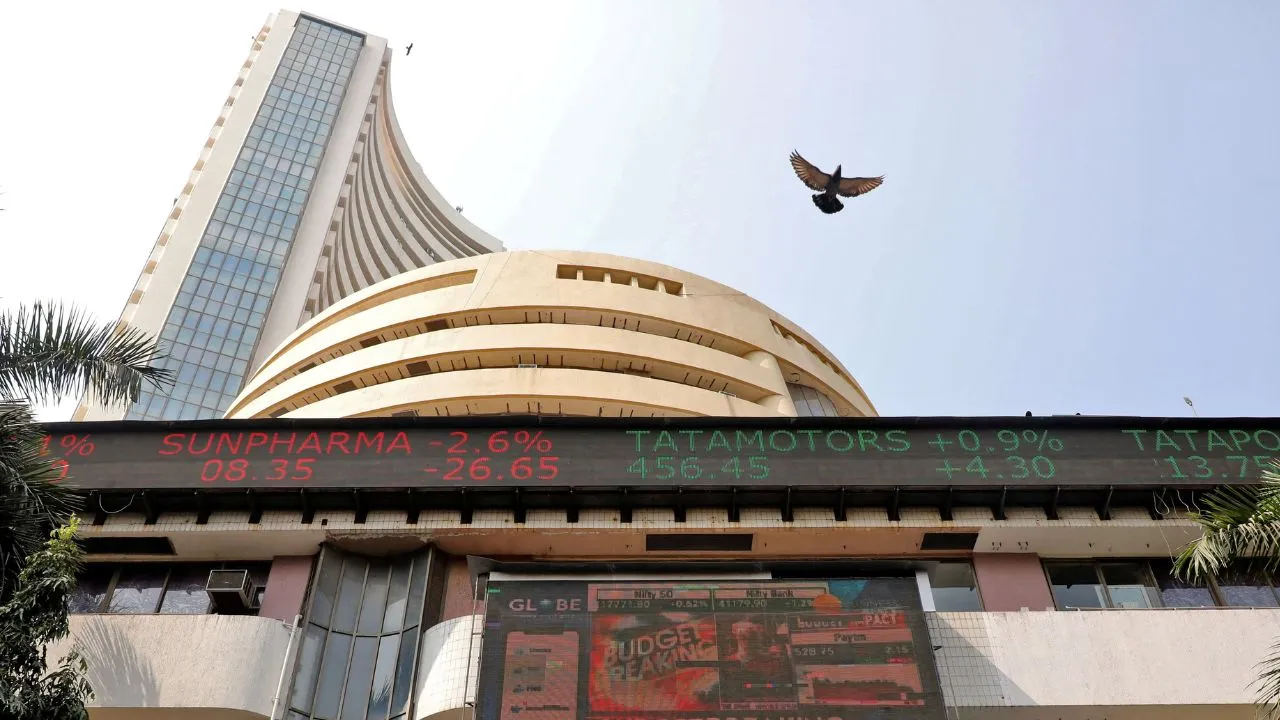  Stock Market Closed : तीन दिनों की तेजी के बाद शेयर बाजार में लगा विराम, 757 अंक फिसला सेंसेक्स ... नुकसान में निफ्टी