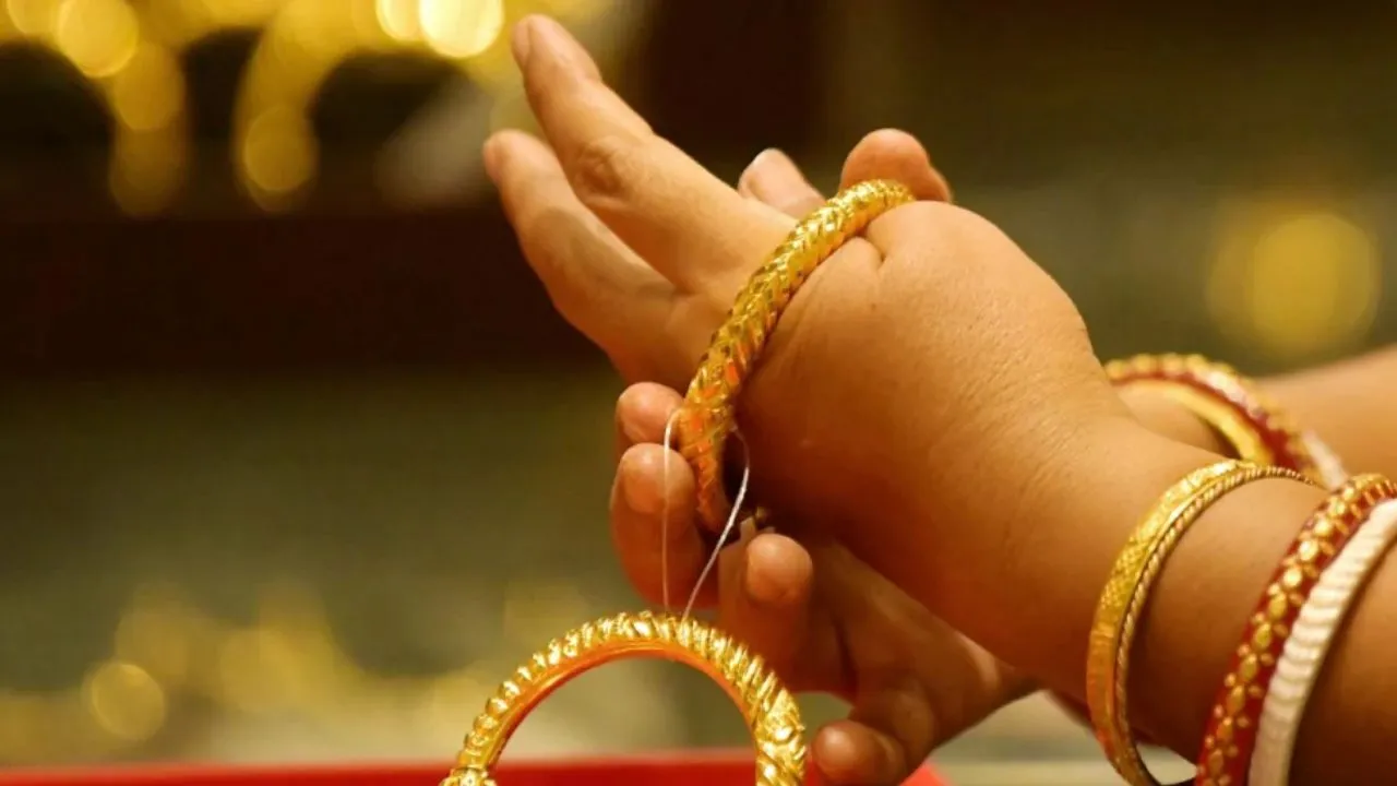 आभूषणों से मोह भंग ...गोल्ड ईटीएफ और सिक्कों पर भरोसा कर रहे भारतीय, रिपोर्ट में 40% होने का अनुमान 