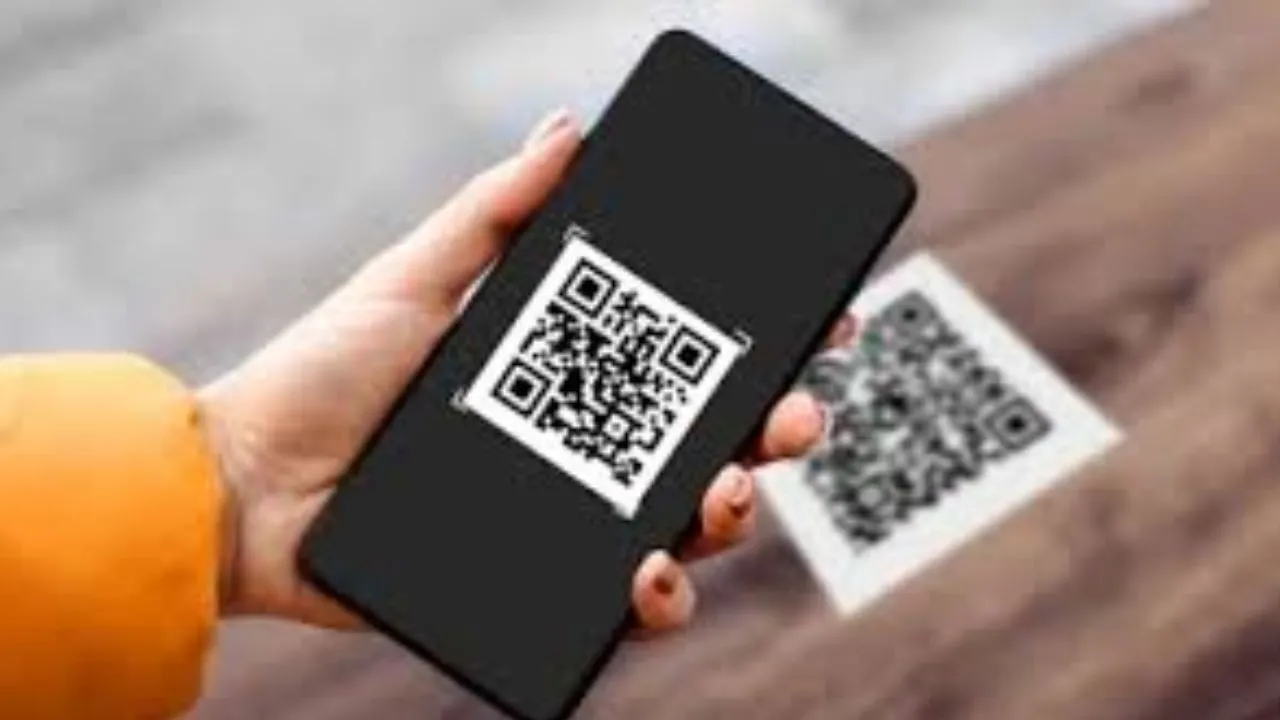 लखनऊ की ऐतिहासिक धरोहरों के लिए अब लंबी लाइनों से छुटकारा, QR Code स्कैन कर खरीदें टिकट