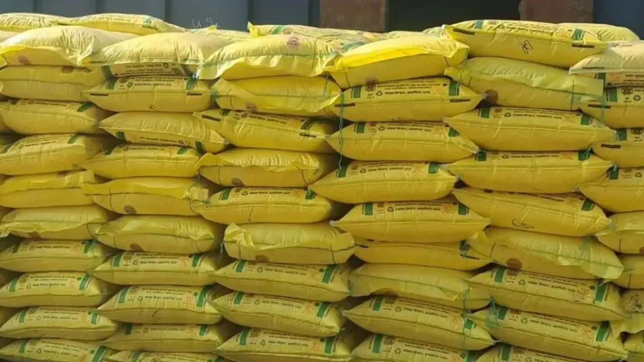  यूपी में खरीफ सीजन से पहले उर्वरक आपूर्ति पर सख्ती, योगी सरकार ने दिए जमाखोरी-कालाबाजारी पर कड़ी कार्रवाई के निर्देश