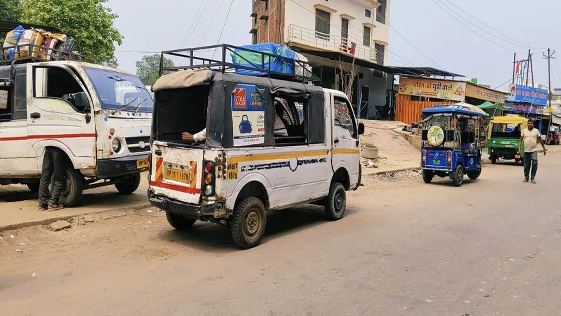 Moradabad: फर्जीवाड़ा कर दौड़ रहे वाहनों पर लगेगा भारी टैक्स व जुर्माना