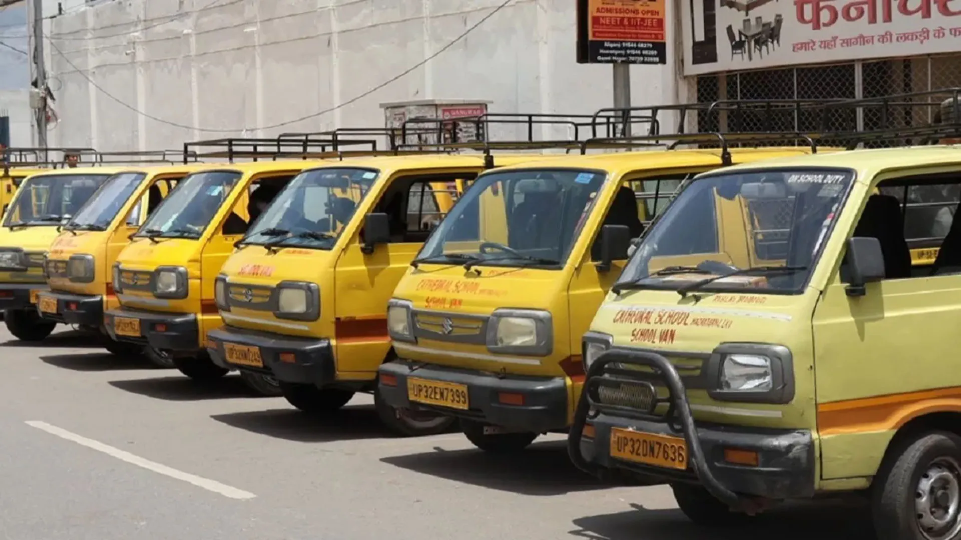 Moradabad: 54 स्कूलों के 250 वाहनों का विवरण पोर्टल पर कराया अपलोड