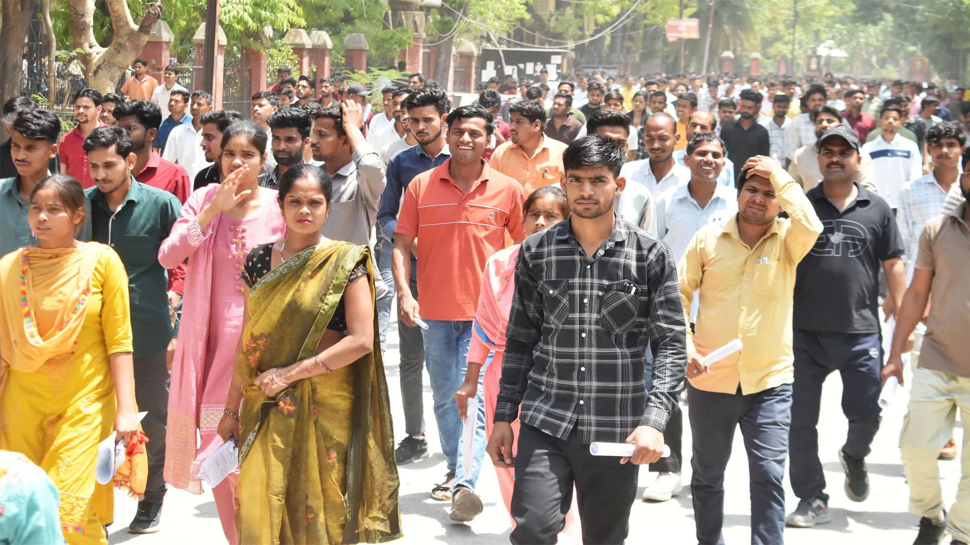 Bareilly: शिक्षक होने के ख्वाब अधूरे, होमगार्ड बनकर करेंगे पूरे, कई बीएड धारक भी कतार में