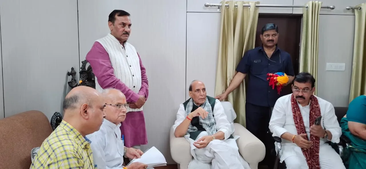  लखनऊ : रक्षा मंत्री राजनाथ सिंह से मिला इप्सेफ प्रतिनिधिमंडल