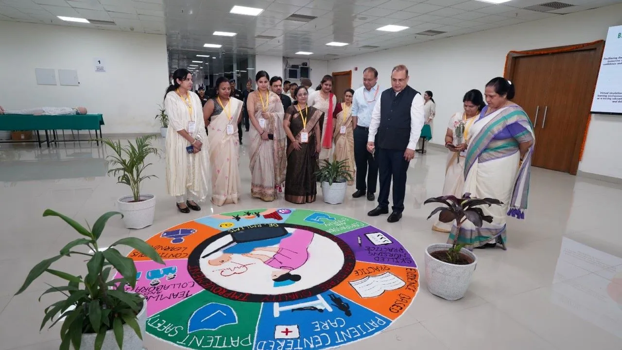 नए नर्सिंग बैच को प्रो. विक्रम सिंह का 'मेंटॉरशिप' मंत्र,  पुराने नर्सिंग अधिकारी बनें नए बैच के सारथी 