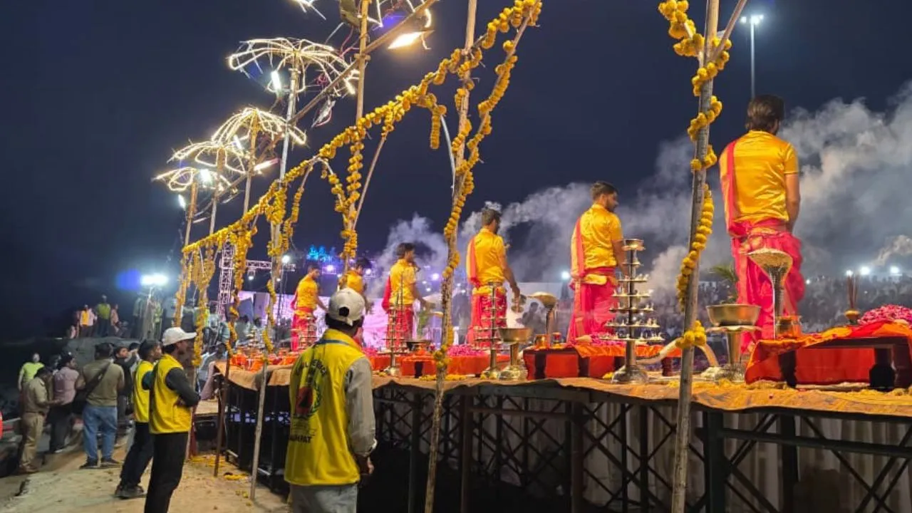 अक्षय तृतीया पर बागपत में यमुना महाआरती के साथ स्वच्छता का महाभियान, श्रद्धालुओं ने लिया संकल्प