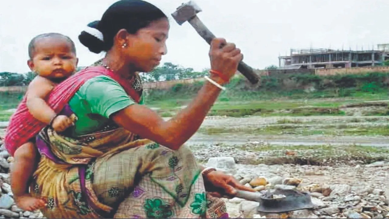 मजदूरों को सम्मान देने में आखिर हर्ज क्या है!