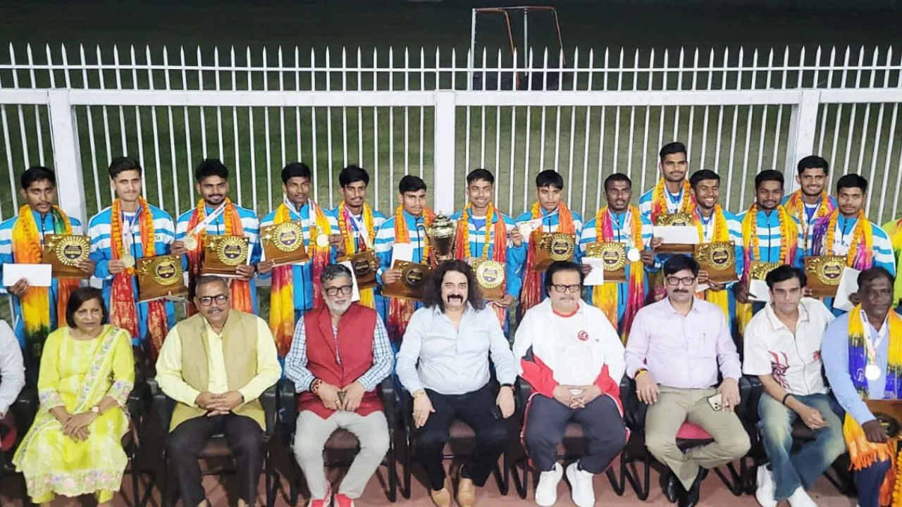 हॉकी के धुरंधरों का जलवा:  16वीं सब जूनियर चैंपियनशिप में यूपी ने जीता गोल्ड, लखनऊ में खिलाड़ियों का भव्य सम्मान