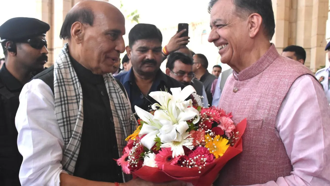  24 वर्षों बाद विधानसभा परिसर पहुंचे राजनाथ सिंह, विधानसभा गैलरी देख अभिभूत हुए रक्षामंत्री