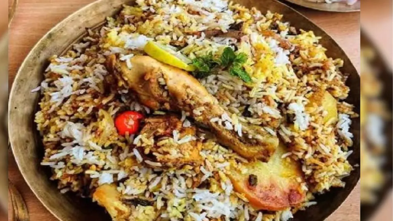 गोरखपुर में चिकन बिरयानी में कॉकरोच मिलने से हड़कंप,  सिटी मॉल में लोगों ने काटा जमकर बवाल 