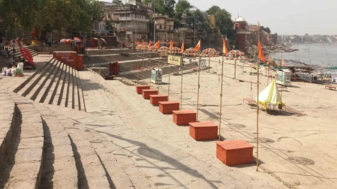 काशी में आसमान से बरस रही आग,  गर्मी के चलते गंगा घाटों पर छाने लगा सन्नाटा, जनजीवन पर लगा ब्रेक  