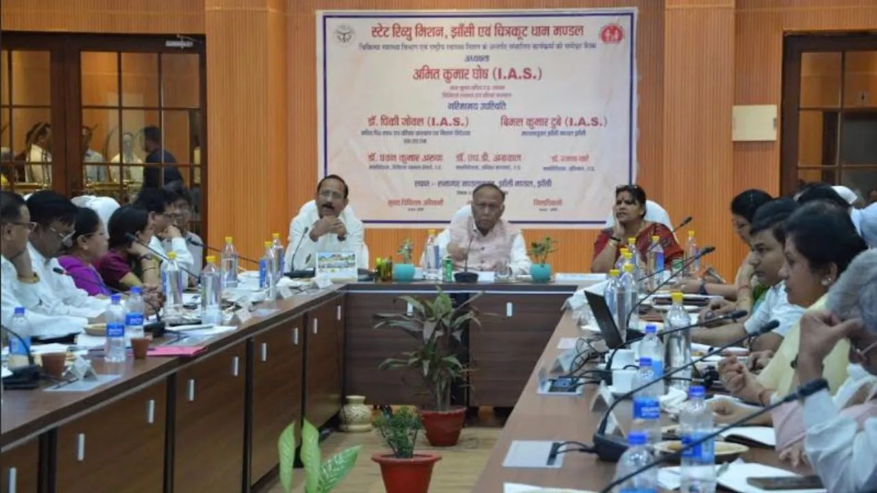 झांसी में बनेगा 100 बेड का कैंसर अस्पताल,  स्वास्थ्य विभाग के कार्याे की समीक्षा बैठक में हुई घोषणा