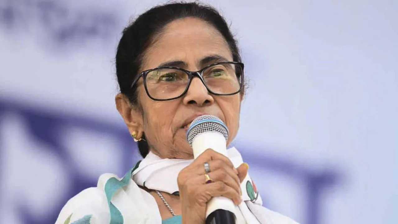  WB Election 2026:  ममता बनर्जी  ने किया भवानीपुर सीट से नामांकन दाखिल, भारी समर्थन के बीच पैदल मार्च कर  पहुंची सर्वे बिल्डिंग 