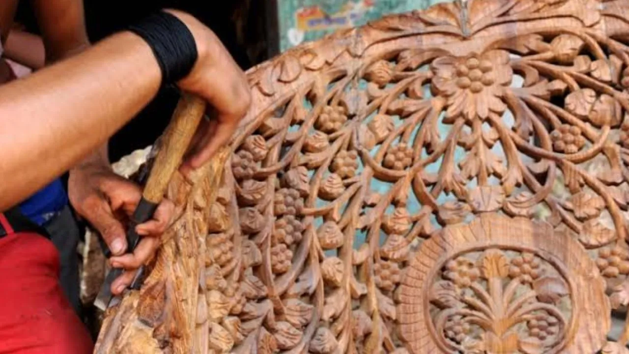 सहारनपुर का वुड कार्विंग और होजरी चढ़ा अमेरिका ईरान युद्ध की भेट,  शिपिंग रूट प्रभावित होने से नहीं मिले आर्डर  