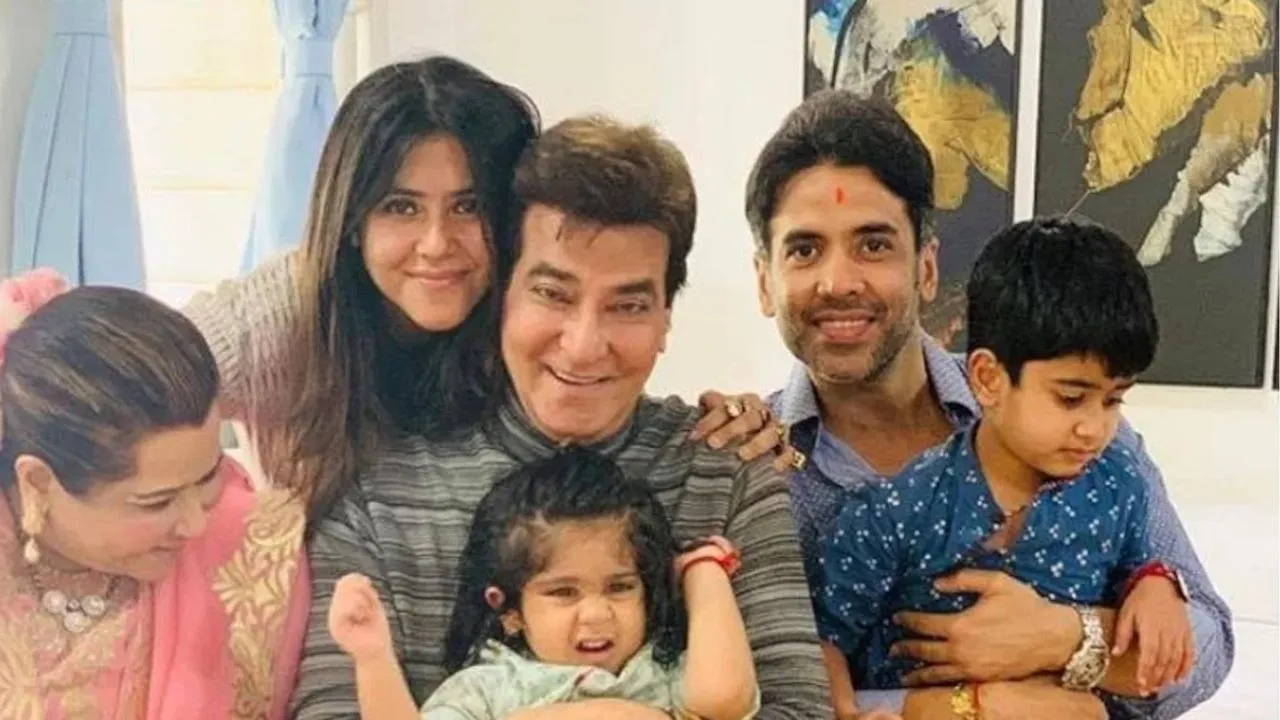 Birthday Spacial :  जंपिग जैक नाम से मशहूर दिग्गज सितारा, बेटी करती है टीवी इंडस्ट्री पर राज; जानिए कैसा रहा जीतेन्द्र का फिल्मी सफर  